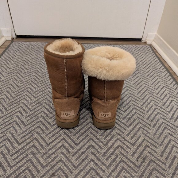 Women's Ugg classic short II size 10 - Picture 3 of 5